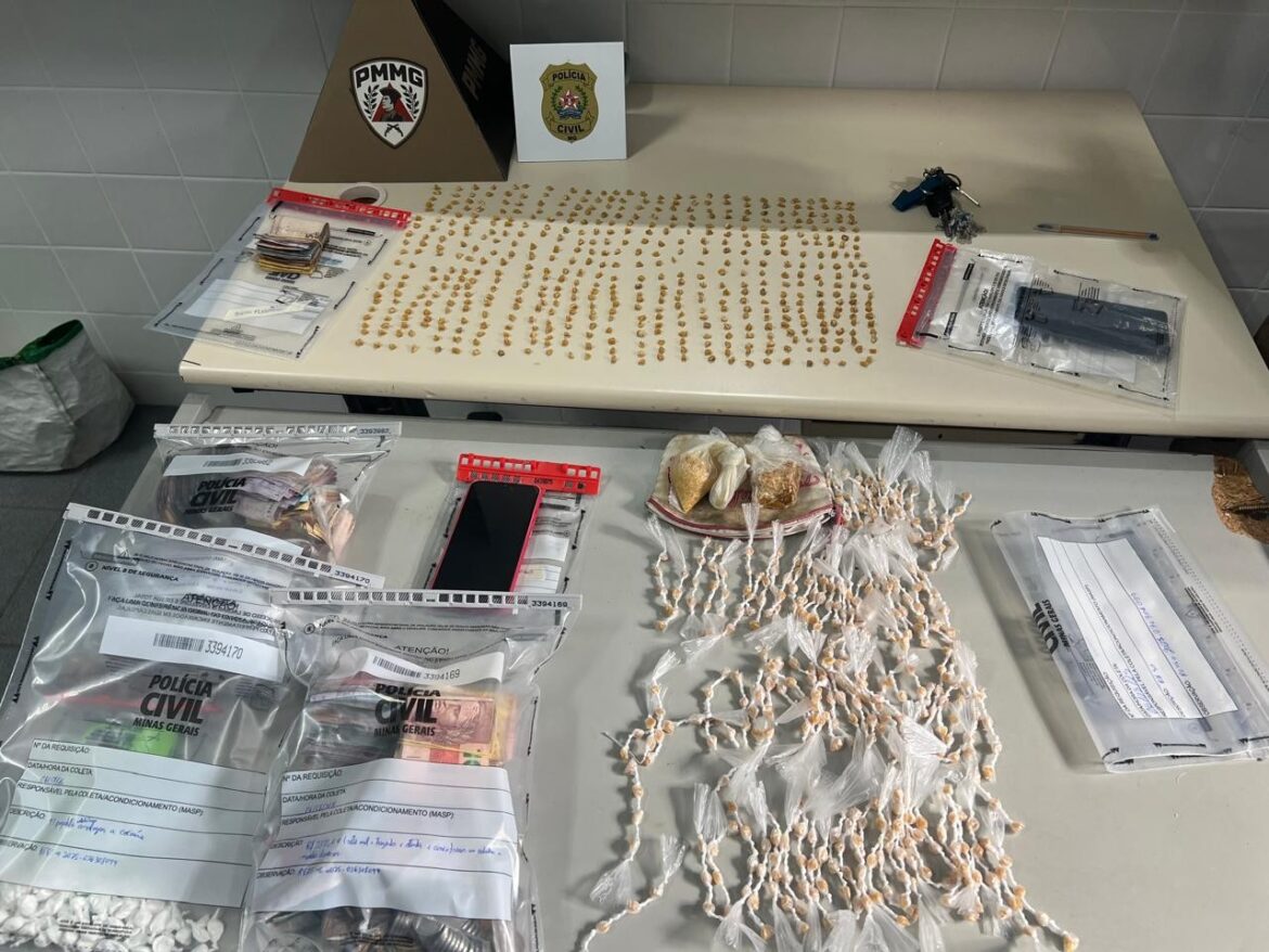 video:-policia-usa-retroescavadeira-para-destruir-ponto-de-venda-de-drogas-e-7-sao-presos-em-mg