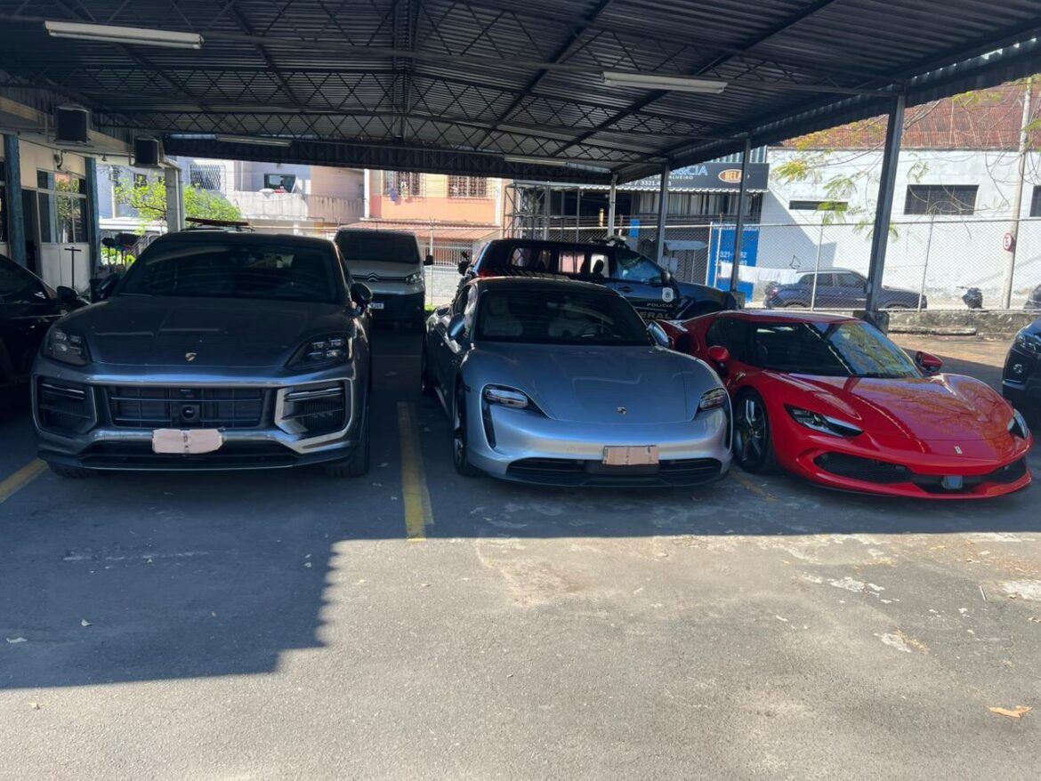 ferrari-e-dois-porsches-sao-apreendidos-em-juiz-de-fora-em-investigacao-sobre-desvio-de-dinheiro-do-fundeb