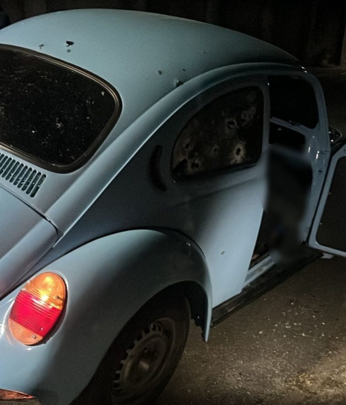 homem-e-morto-a-tiros-dentro-de-fusca-em-quatis