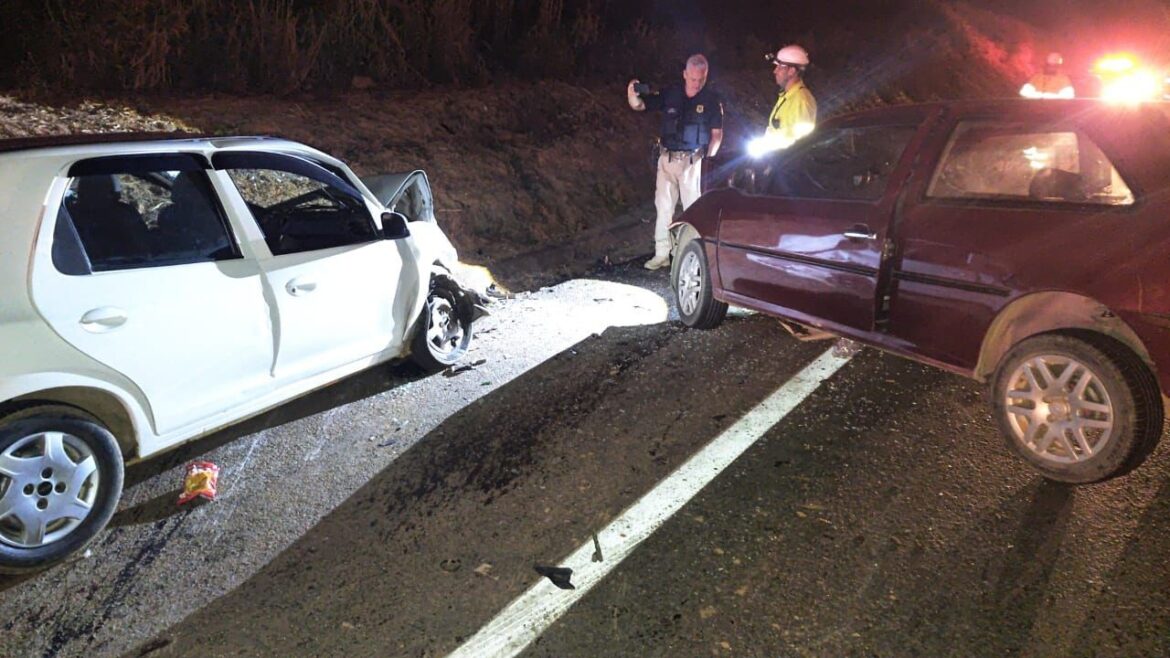 acidente-com-tres-carros-deixa-10-feridos-na-br-116-em-mg