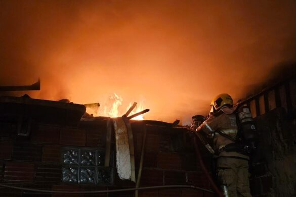 incendio-atinge-predio-onde-funcionava-fabrica-clandestina-de-estofados-em-uba