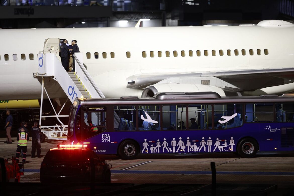 aviao-misterioso-dos-eua-que-pousou-em-porto-alegre-transportava-diplomatas,-diz-pf