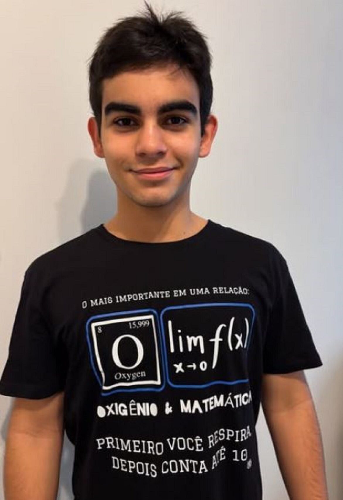 estudante-aprovado-18-vezes-em-vestibulares-e-reconhecido-como-uma-das-100-criancas-prodigio-do-mundo-e-selecionado-para-programa-de-bolsas-de-estudo