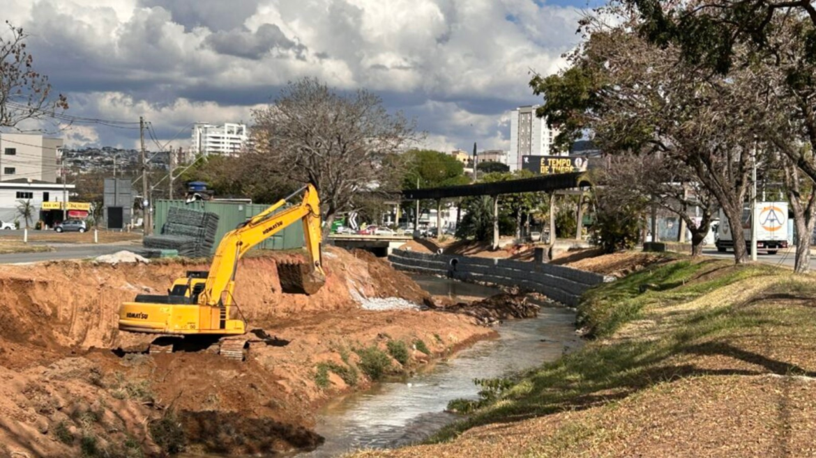 prefeitura-finaliza-recuperacao-da-av.-joao-pinheiro-com-instalacao-de-gabioes