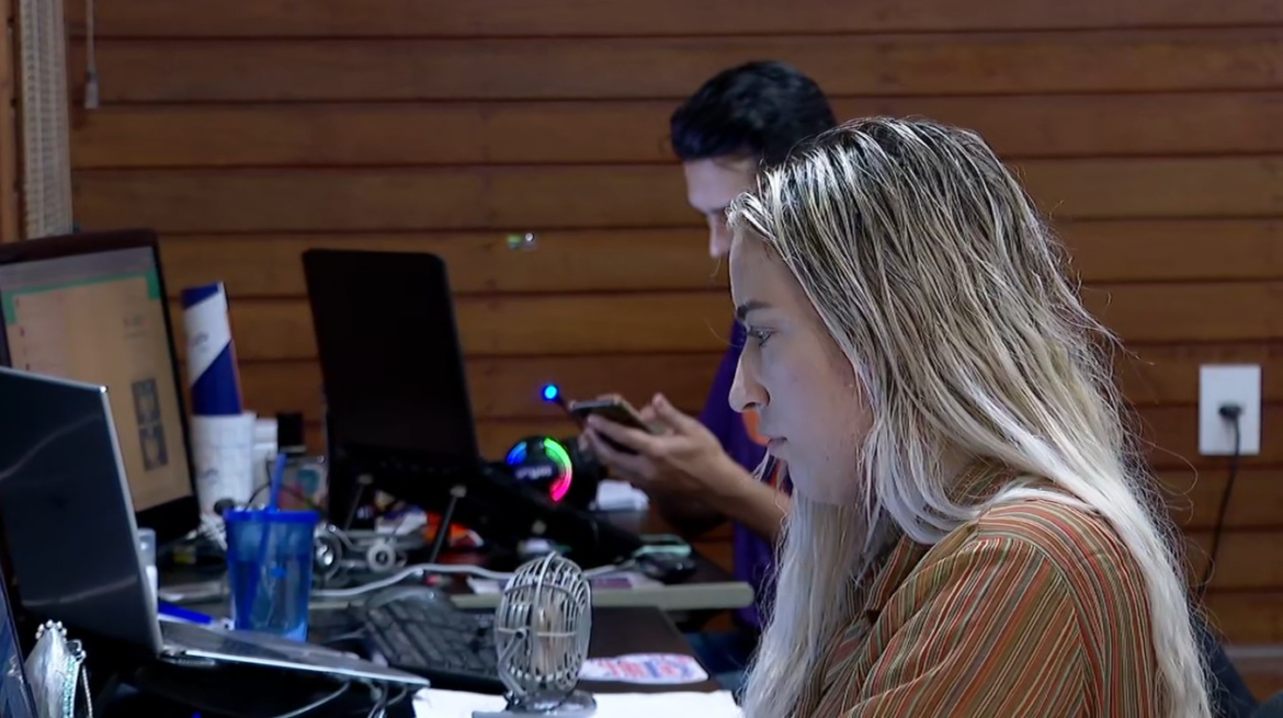 setor-de-servicos-cresce-42%-no-df-em-10-anos,-mas-vagas-ficam-estagnadas-e-salario-medio-cai