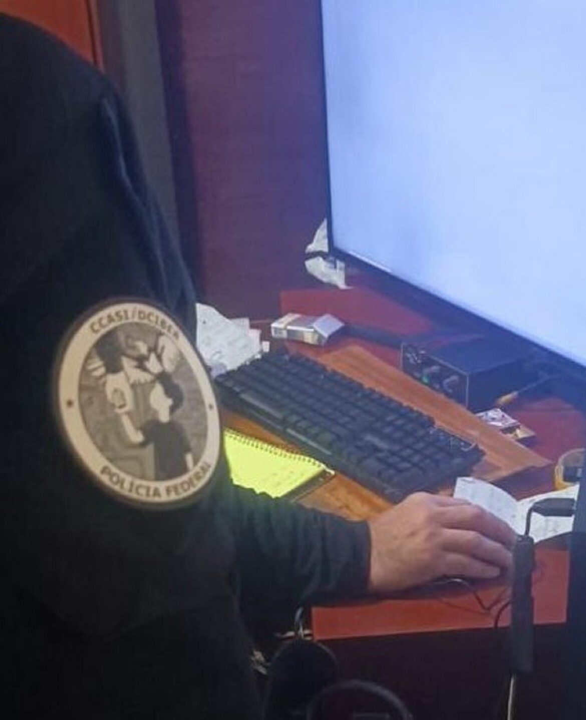 professor-e-preso-suspeito-de-armazenar-arquivos-com-imagens-de-abuso-sexual-infantil-em-juiz-de-fora