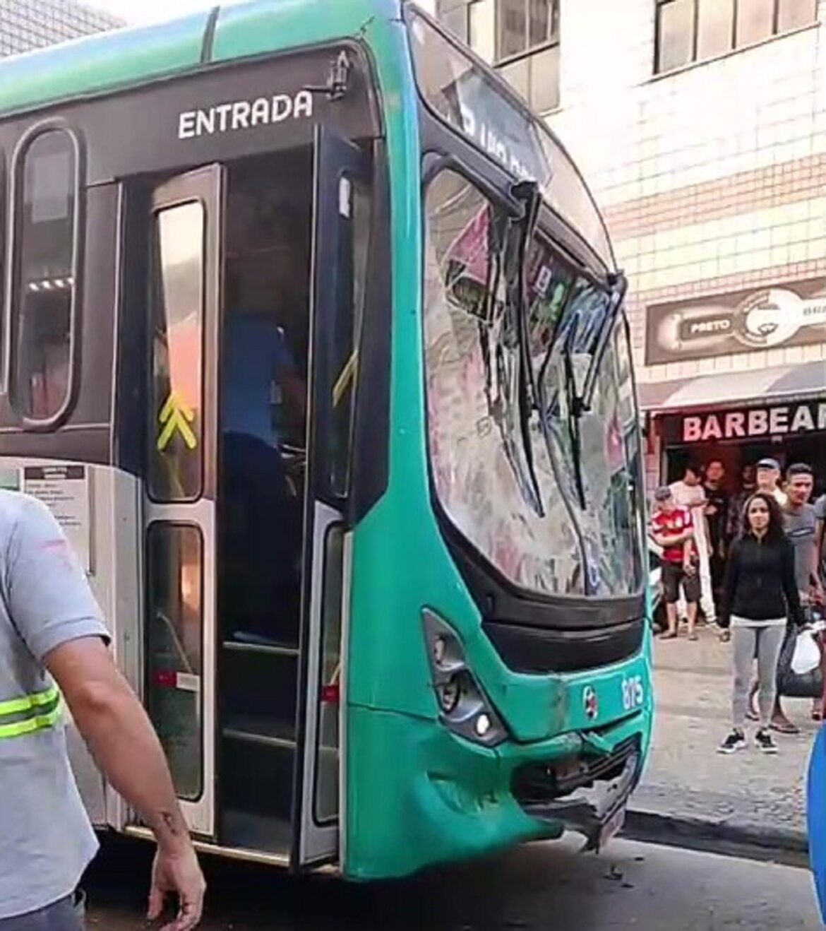 batida-entre-dois-onibus-deixa-passageiros-feridos-em-juiz-de-fora batida-entre-dois-onibus-deixa-passageiros-feridos-em-juiz-de-fora