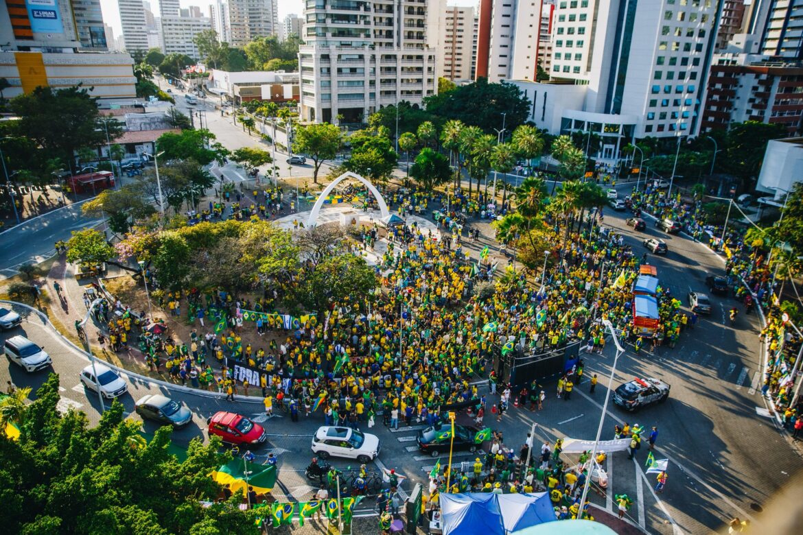 apoiadores-de-bolsonaro-pedem-anistia-e-protestam-contra-moraes,-em-fortaleza apoiadores-de-bolsonaro-pedem-anistia-e-protestam-contra-moraes,-em-fortaleza