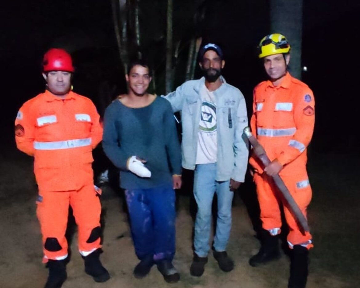 com-ajuda-da-localizacao-do-celular,-trabalhador-rural-e-resgatado-em-trilha-na-serra-do-brigadeiro com-ajuda-da-localizacao-do-celular,-trabalhador-rural-e-resgatado-em-trilha-na-serra-do-brigadeiro