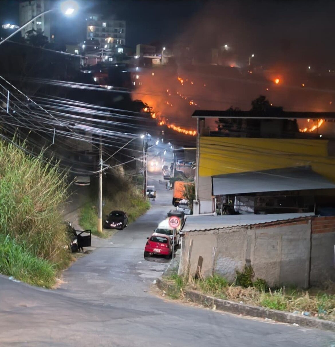 em-apenas-uma-tarde,-juiz-de-fora-registra-13-incendios-em-vegetacao;-video em-apenas-uma-tarde,-juiz-de-fora-registra-13-incendios-em-vegetacao;-video