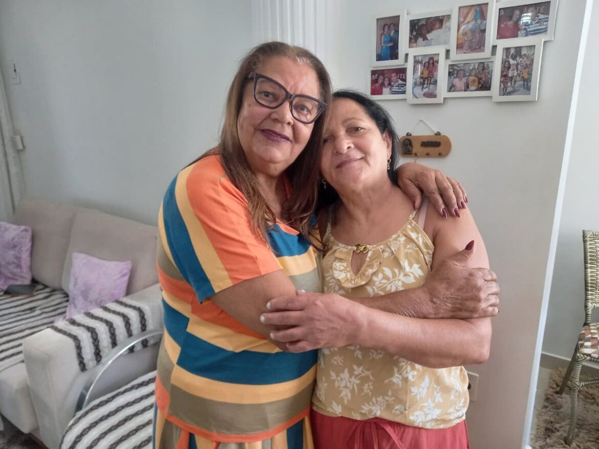 expulsa-de-casa-aos-12-anos,-mulher-reencontra-irma-apos-65:-‘uma-vida-esperando-um-abraco’ expulsa-de-casa-aos-12-anos,-mulher-reencontra-irma-apos-65:-‘uma-vida-esperando-um-abraco’