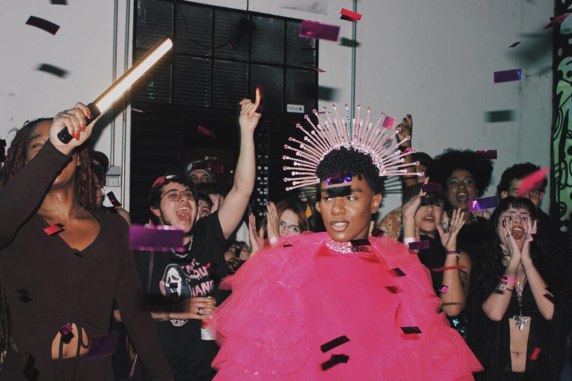 do-subsolo-de-nova-york-ao-interior-paulista,-cultura-ballroom-resgata-legado-de-acolhimento-e-visibilidade-da-comunidade-lgbtqia+:-‘e-aconchego’