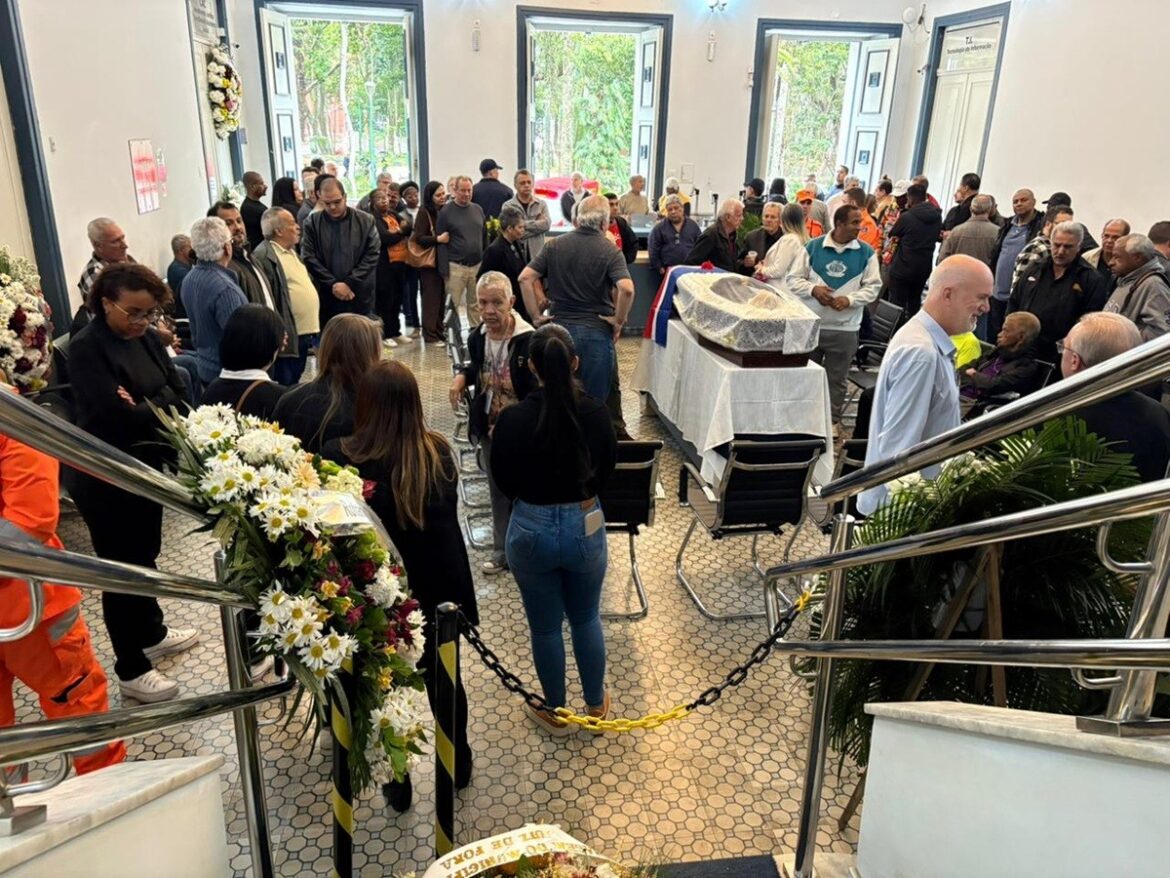 velorio-do-ex-prefeito-tarcisio-delgado-tem-presenca-da-prefeita-e-politicos-de-juiz-de-fora