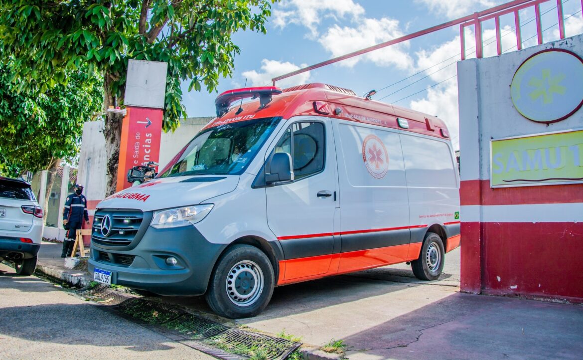 dois-homens-sofrem-descarga-eletrica-enquanto-cortavam-arvore-no-centro-de-macapa