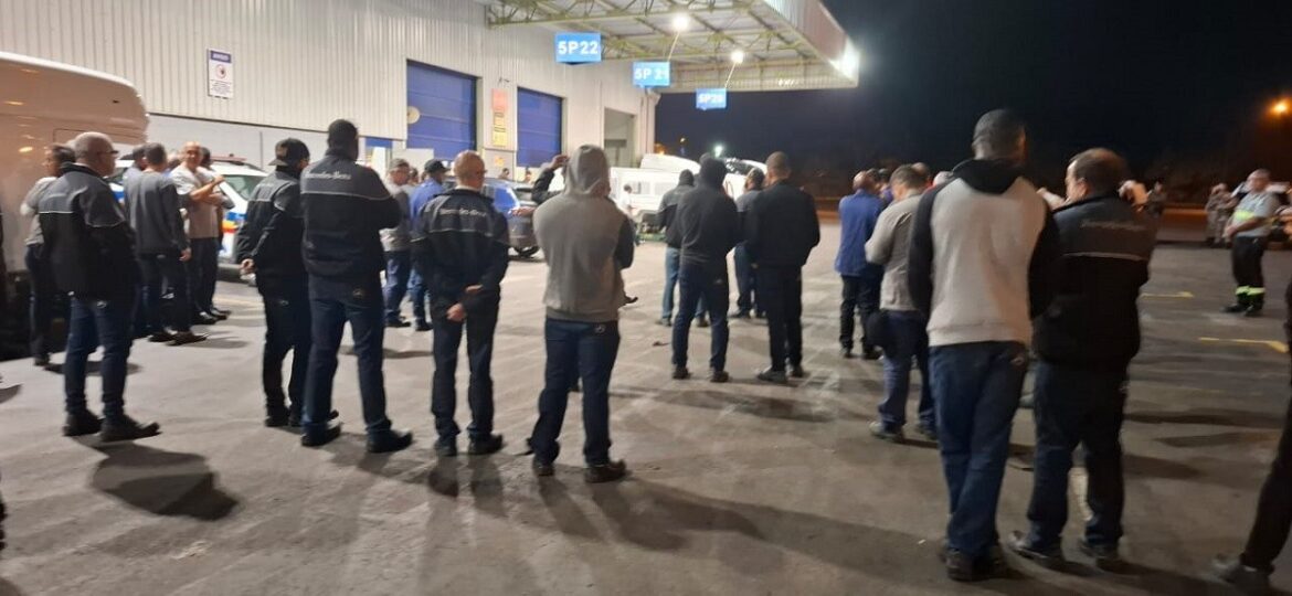 trabalhadores-da-mercedes-benz-entram-em-greve-e-producao-e-paralisada-em-juiz-de-fora