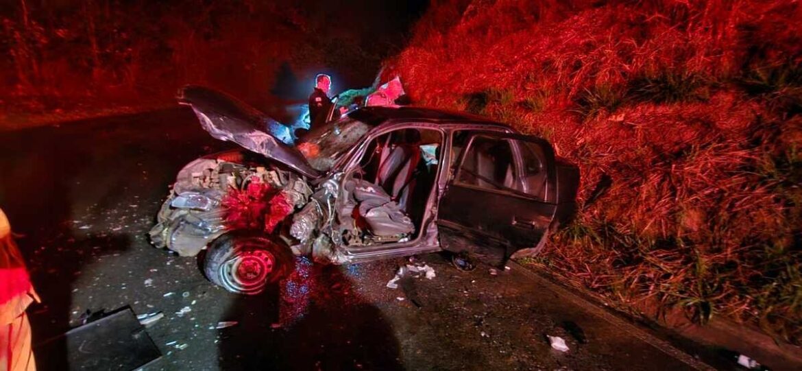 motorista-com-sinais-de-embriaguez-causa-acidente-com-carreta-de-leite-na-mg-353,-em-juiz-de-fora