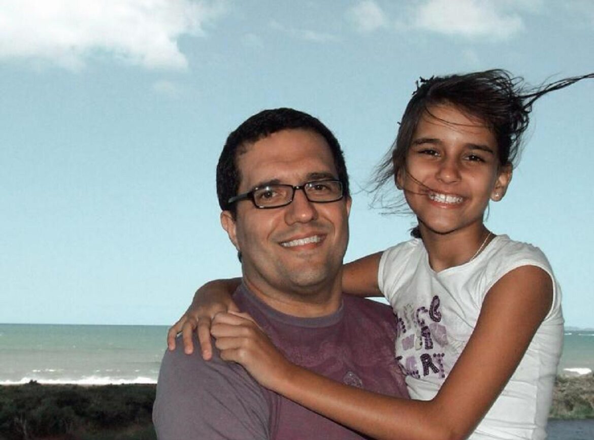 apos-perder-o-pai-aos-11-anos,-jovem-se-forma-em-psicologia-e-transforma-dor-em-ajuda:-‘o-luto-por-suicidio-muda-a-vida,-mas-nao-significa-que-ela-sera-pior’