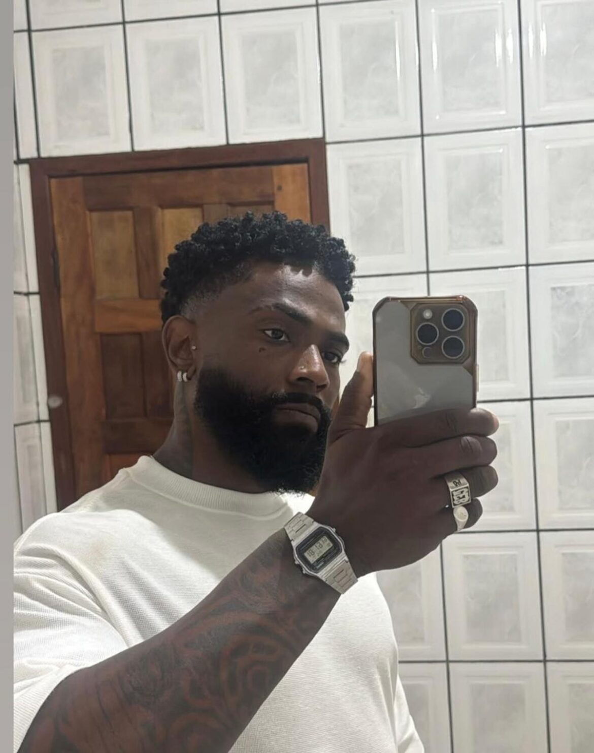 dono-de-lanchonete-morre-apos-bater-moto-em-arvore