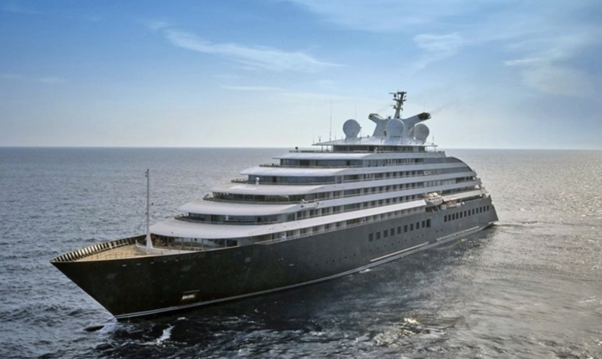 spa,-adega-climatizada-e-restaurantes-internacionais:-bahia-abre-temporada-de-cruzeiros-com-chegada-de-navio-luxuoso