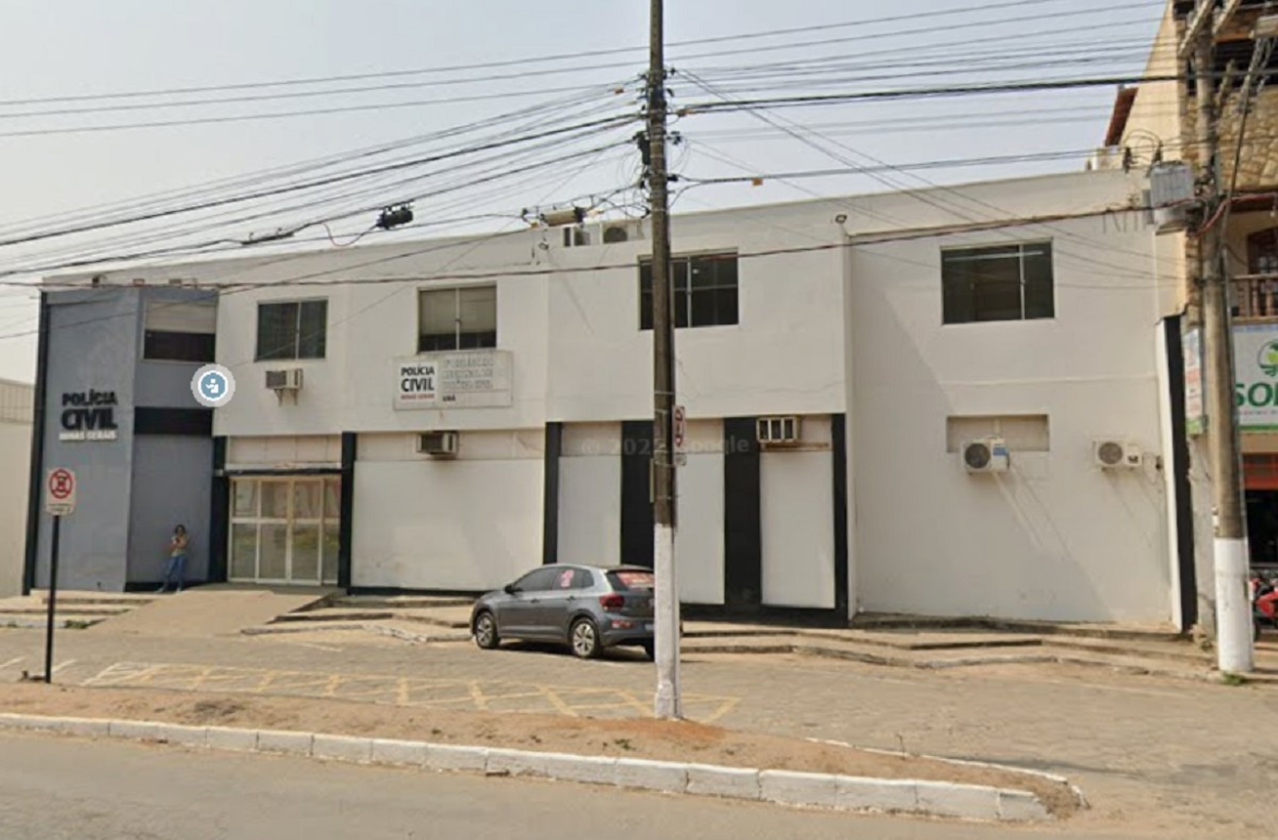 armas,-celulares-e-cedulas-falsas:-policial-que-levou-provas-de-investigacao-para-casa-leva-multa-de-r$-25-mil-e-vai-perder-o-cargo-em-mg