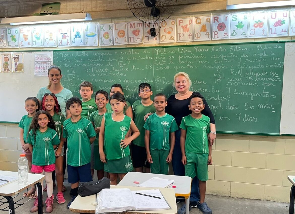 quem-matou-odete-roitman?-professora-usa-vale-tudo-para-ensinar-matematica-aos-alunos-em-mg