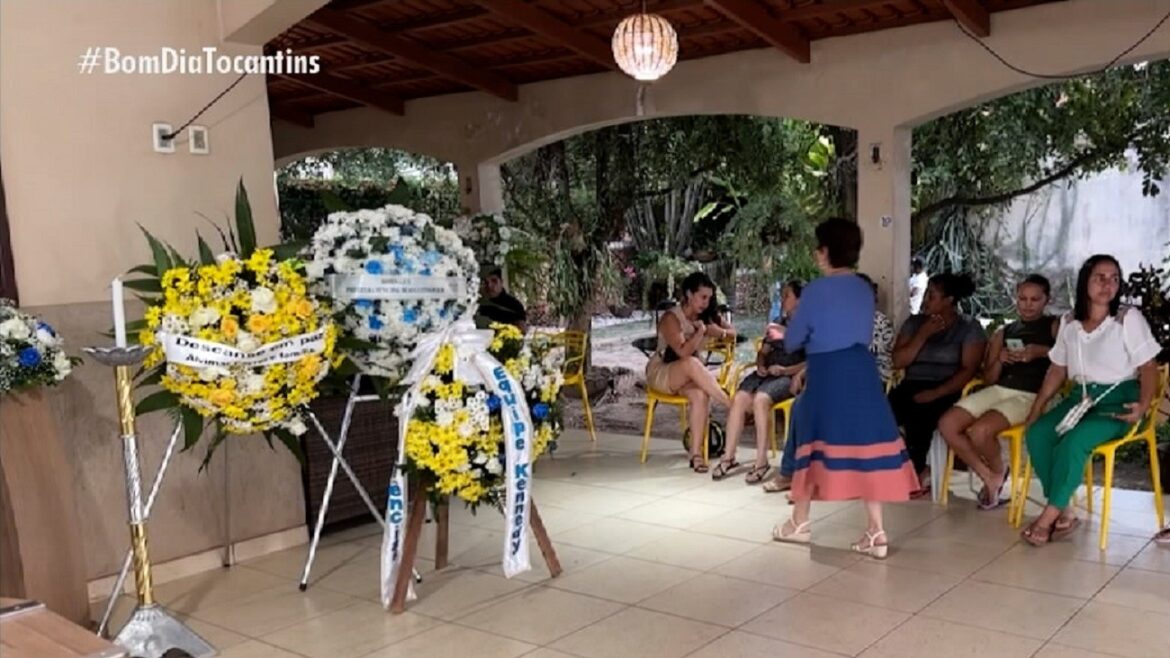 parentes-e-amigos-prestam-as-ultimas-homenagens-ao-prefeito-de-augustinopolis parentes-e-amigos-prestam-as-ultimas-homenagens-ao-prefeito-de-augustinopolis