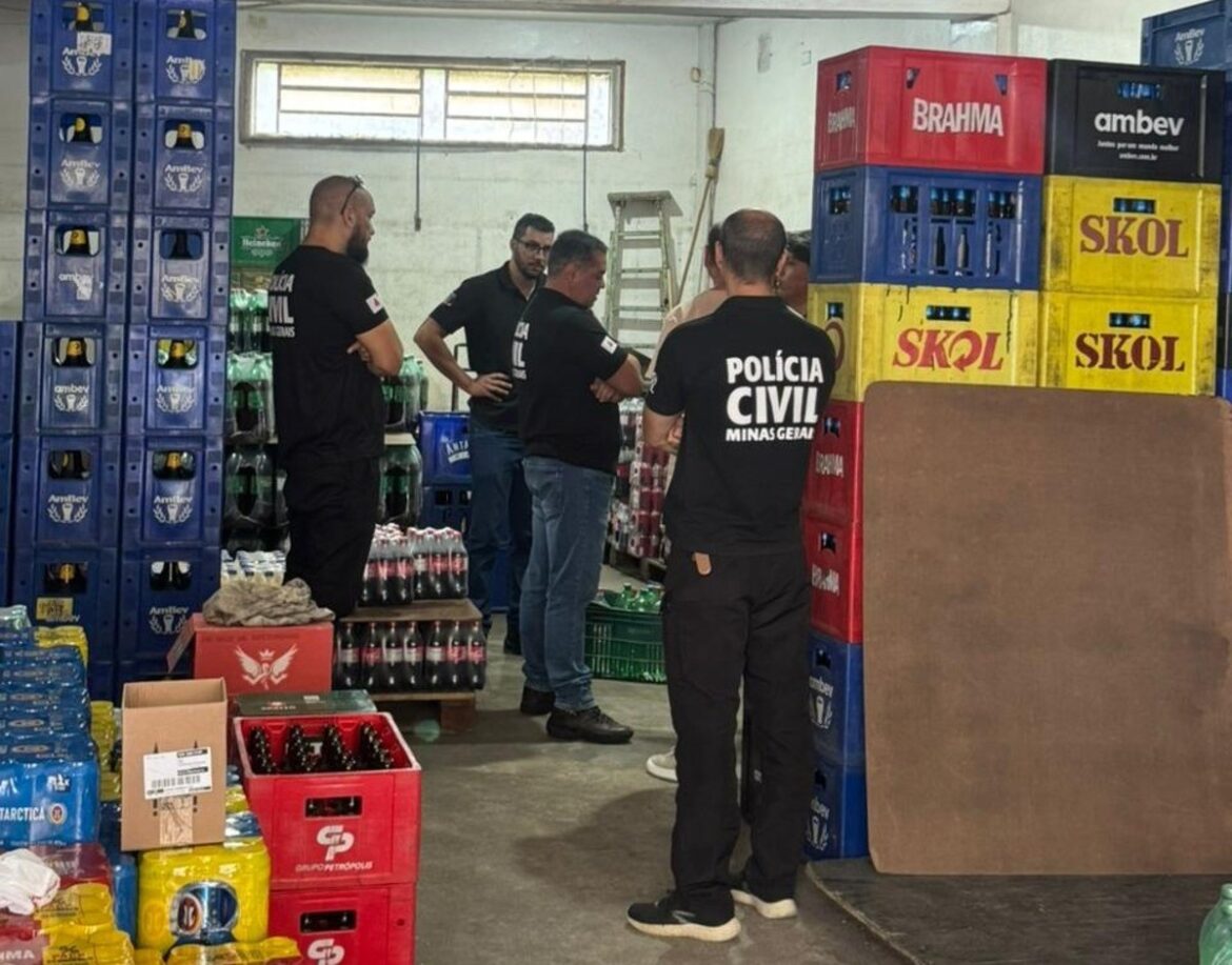 distribuidora-e-interditada-durante-operacao-de-vistoria-a-bebidas-adulteradas-em-muriae;-um-homem-foi-preso distribuidora-e-interditada-durante-operacao-de-vistoria-a-bebidas-adulteradas-em-muriae;-um-homem-foi-preso