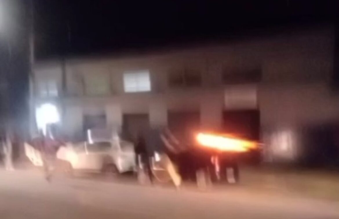 pm-dispara-contra-grupo-durante-confusao-com-garrafadas-em-juiz-de-fora;-video