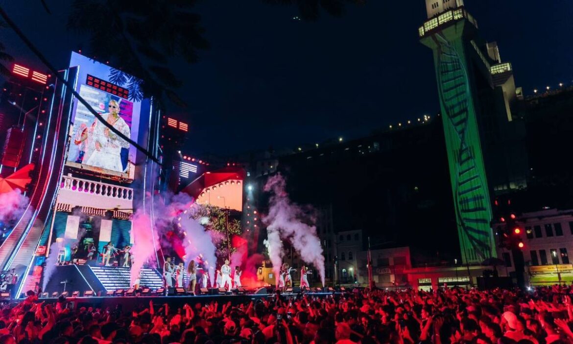 apoio-da-familia,-homenagem-de-fas-e-revelacao-de-sexo-do-bebe:-como-foi-gravacao-de-show-de-leo-santana-em-salvador