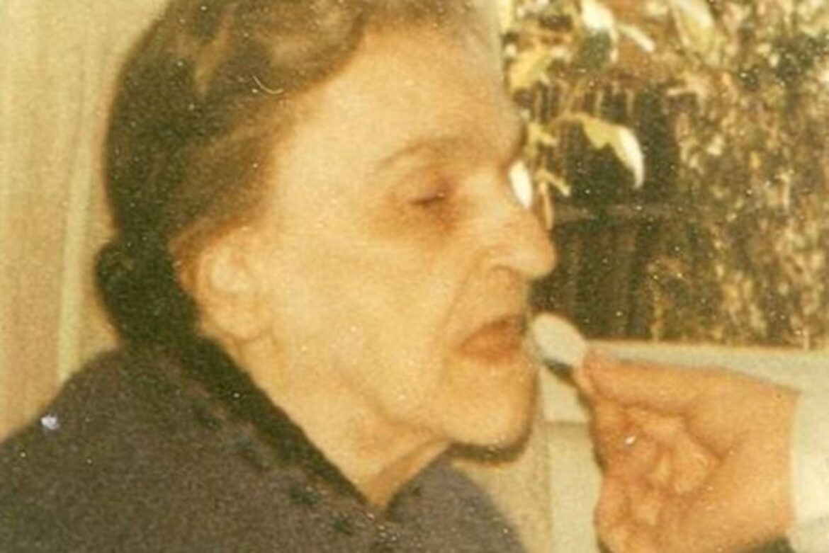 quem-e-lola,-‘serva-de-deus’-que-pode-ter-se-alimentado-apenas-de-hostia-por-mais-de-60-anos;-fenomeno-e-estudado-por-pesquisadores-em-mg