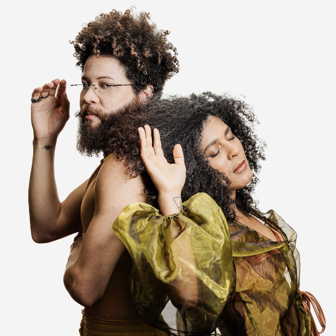 josyara-e-martins-lancam-tres-musicas-gravadas-em-estudio-antes-do-album-‘deu-match-ao-vivo’,-previsto-para-2026