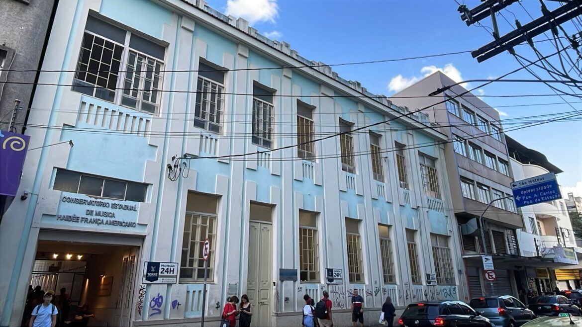 conservatorio-de-musica-de-juiz-de-fora-completa-70-anos;-predio-que-foi-cadeia-hoje-recebe-3.500-alunos
