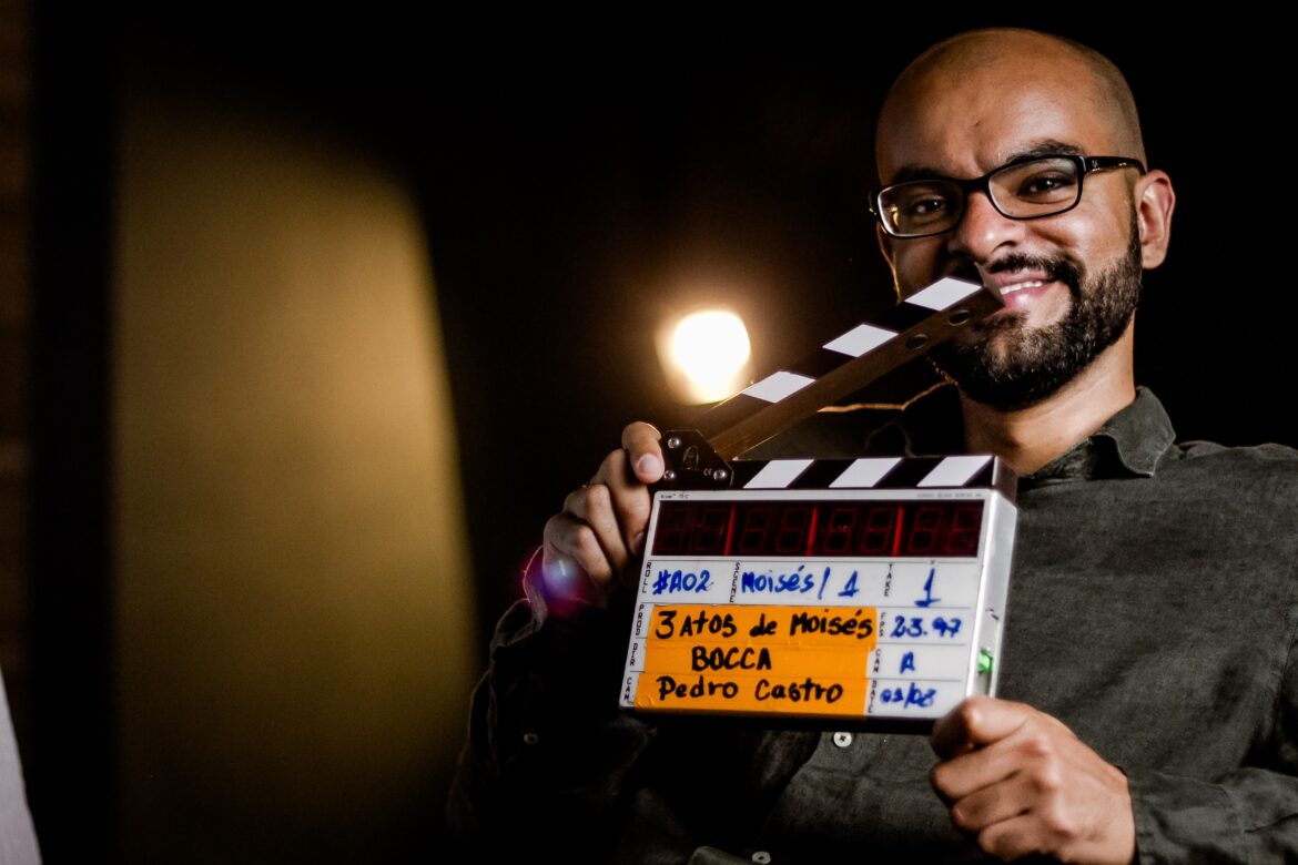 ‘3-atos-de-moises’:-autodidata-que-treinou-em-piano-imaginario-e-hoje-toca-em-grandes-salas-da-europa-faz-recital-ao-lancar-doc-biografico