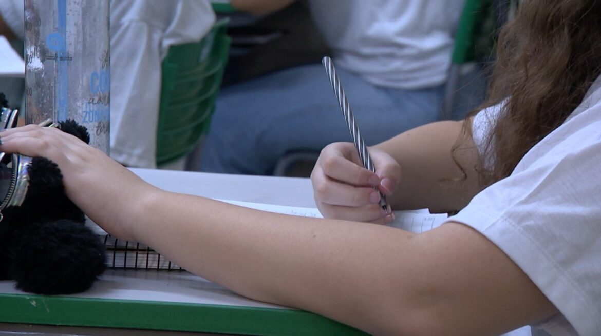 df-tem-menor-analfabetismo-do-pais-e-maiores-taxas-de-frequencia-escolar,-diz-ibge