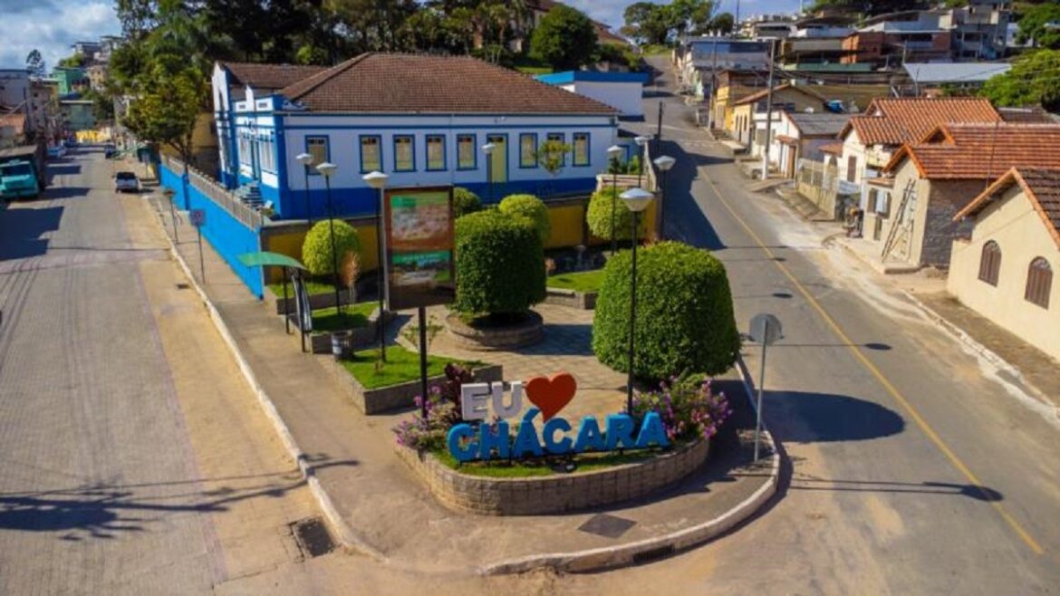 prefeito-e-vice-tem-mandatos-cassados-em-mg-apos-festa-com-‘fogos-e-pompa’-antes-da-eleicao;-decisao-cabe-recurso