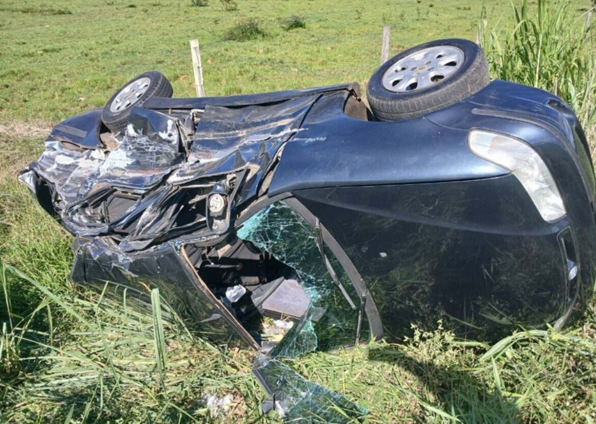 motorista-perde-controle,-bate-em-caminhao-e-causa-acidente-com-tres-veiculos-na-mg-133