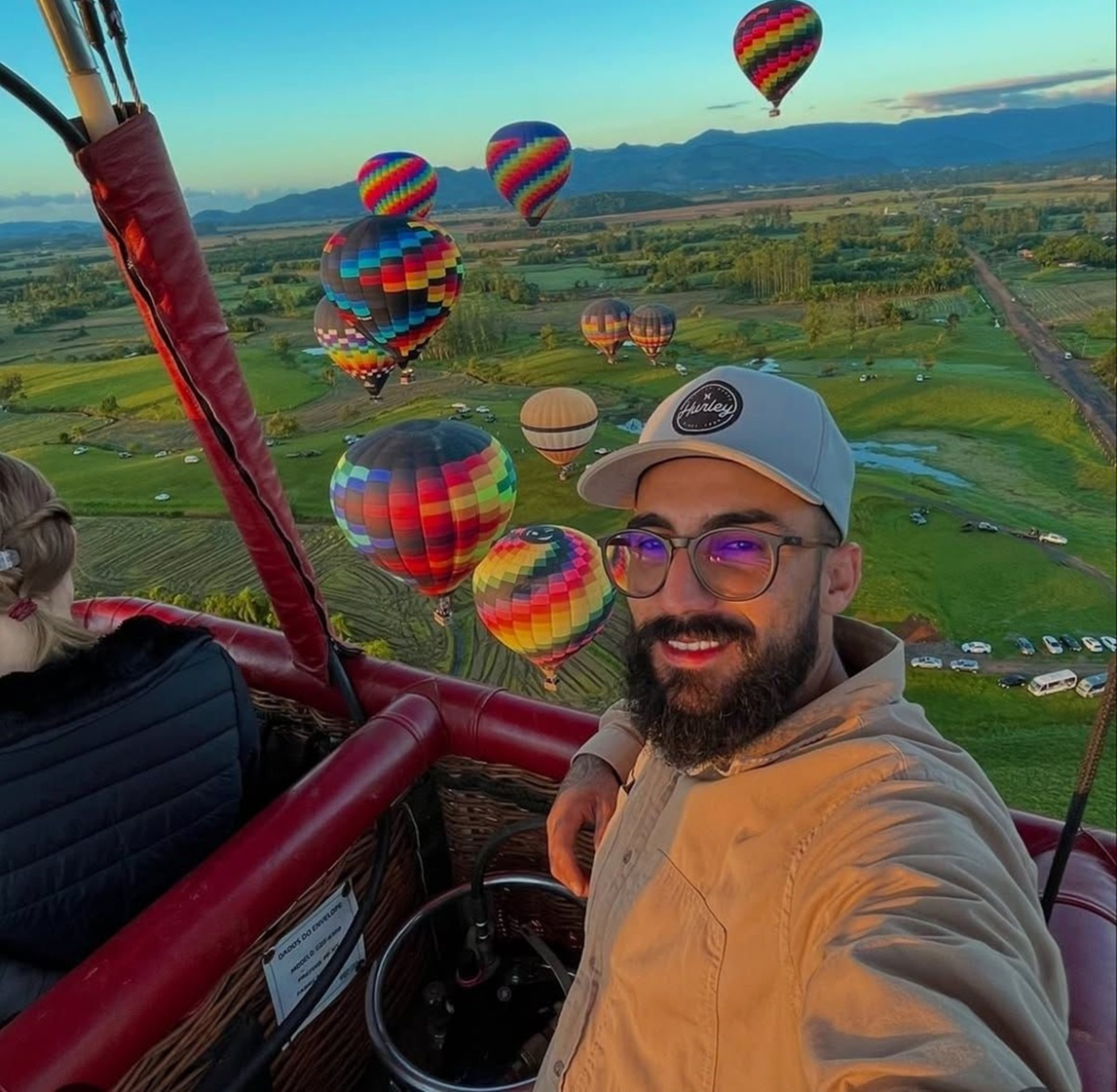 carro-de-piloto-de-balao-encontrado-morto-foi-achado-em-area-de-mata-fechada-a-20-metros-de-estrada-em-sc