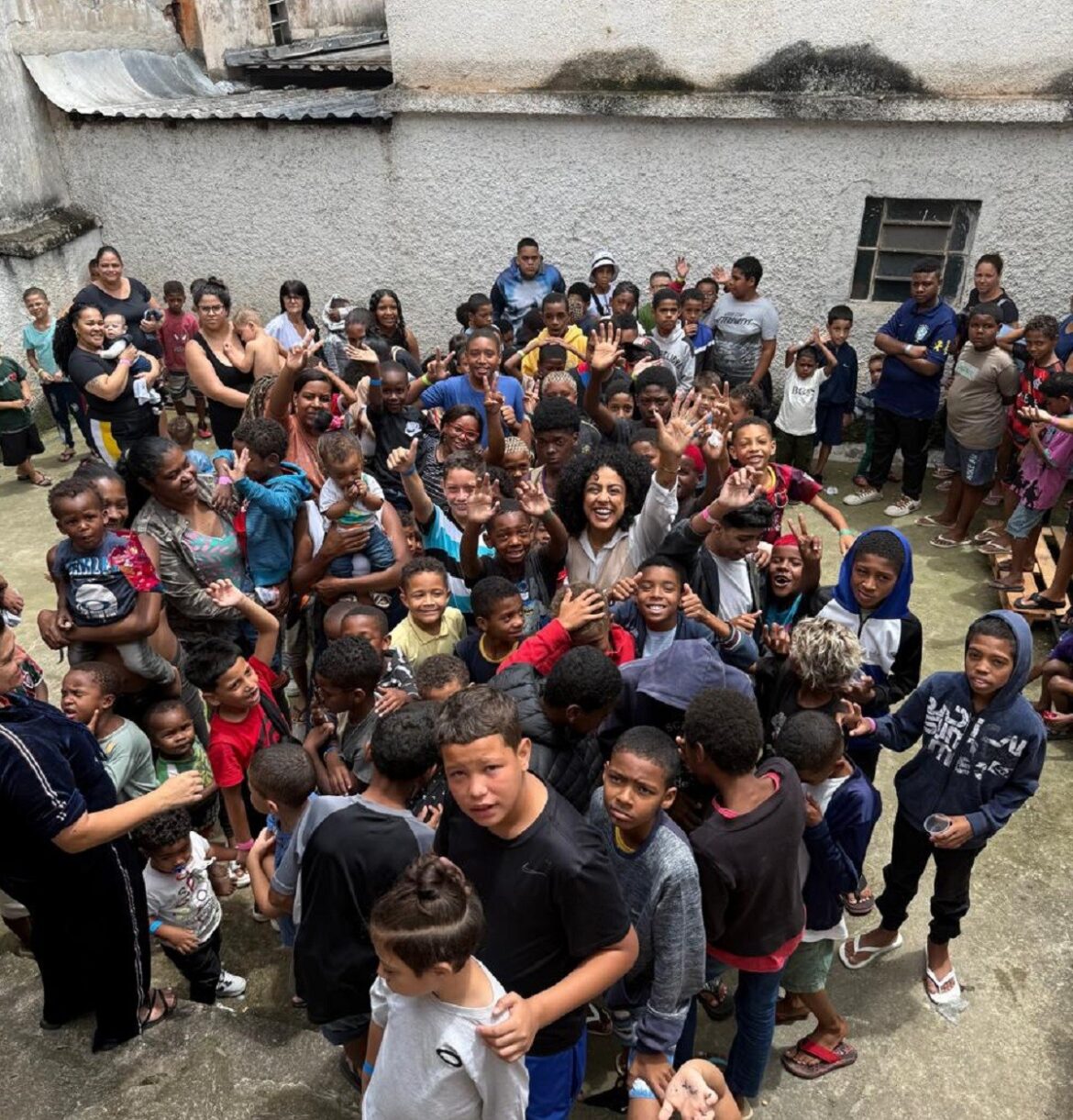 ‘natal-solidario’-da-tv-integracao-leva-presentes-para-mais-de-350-criancas-da-ong-mao-amiga:-‘sorriso-no-rosto-de-cada-uma’