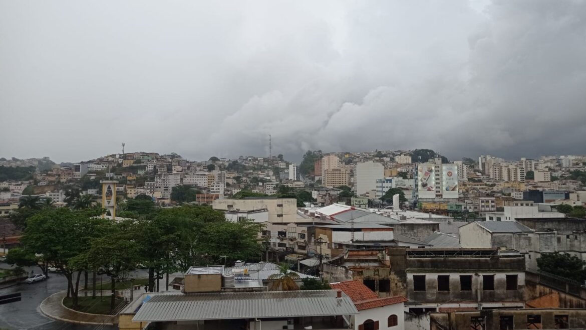 primeiro-episodio-de-zcas-de-2026-e-frente-fria-provocam-chuvas-intensas-e-queda-das-temperaturas-em-juiz-de-fora-e-regiao