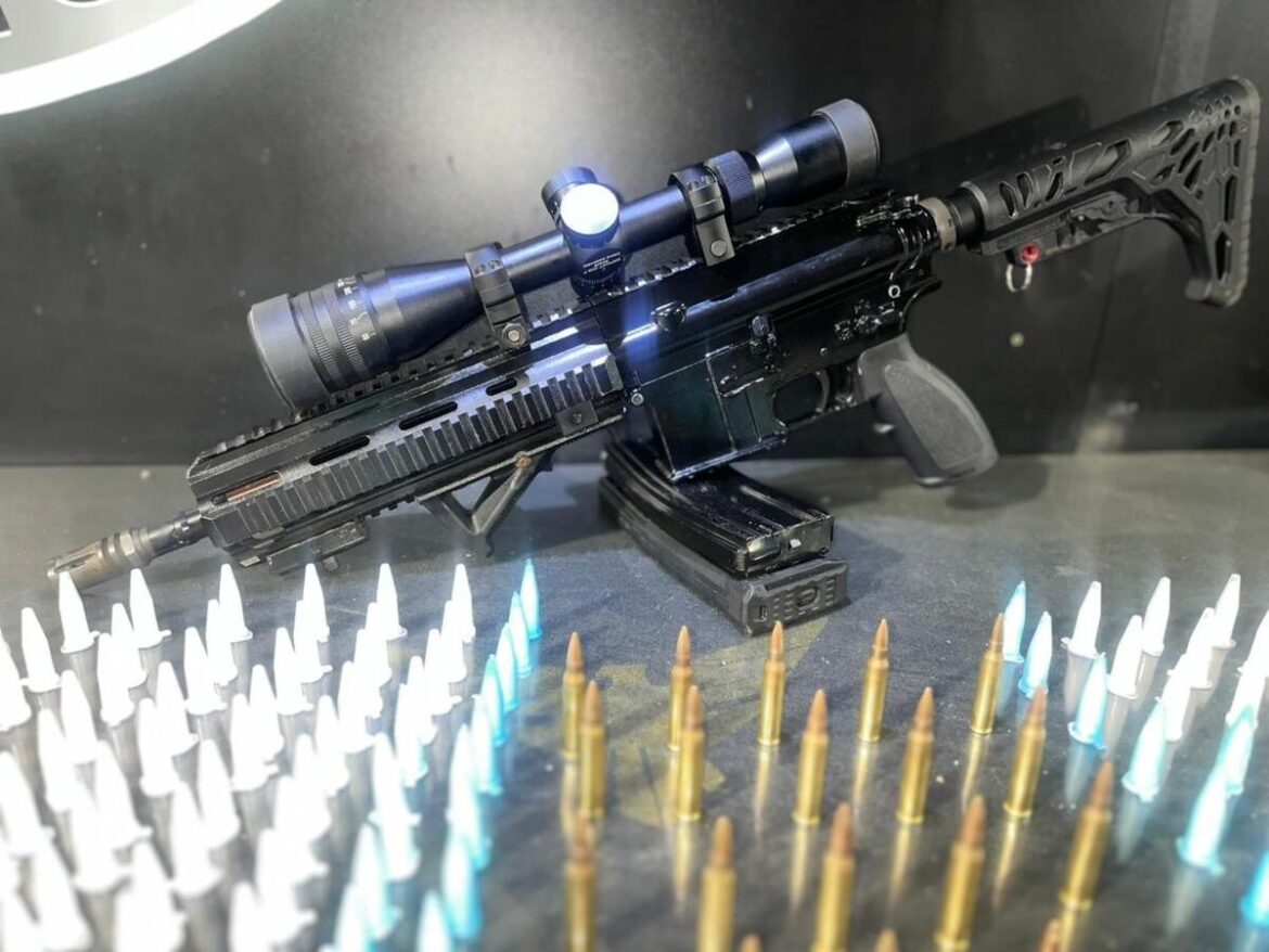 voce-viu?-homem-mata-familia-a-facadas,-fuzil-apreendido-e-mae-da-surra-em-filha-e-posta-na-internet