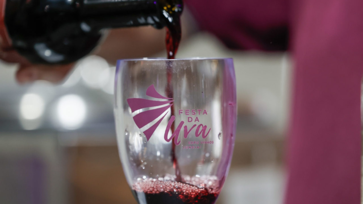 espetaculo-de-drones,-espaco-geek-e-ate-discoteca:-festa-da-uva-comeca-nesta-quinta-feira-com-experiencias-diversificadas