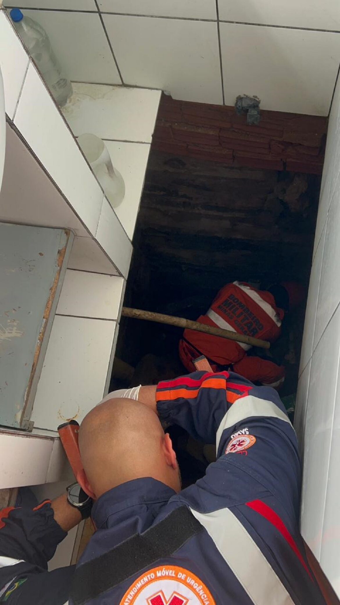 chao-de-cozinha-desaba-e-deixa-moradora-ferida-em-mg