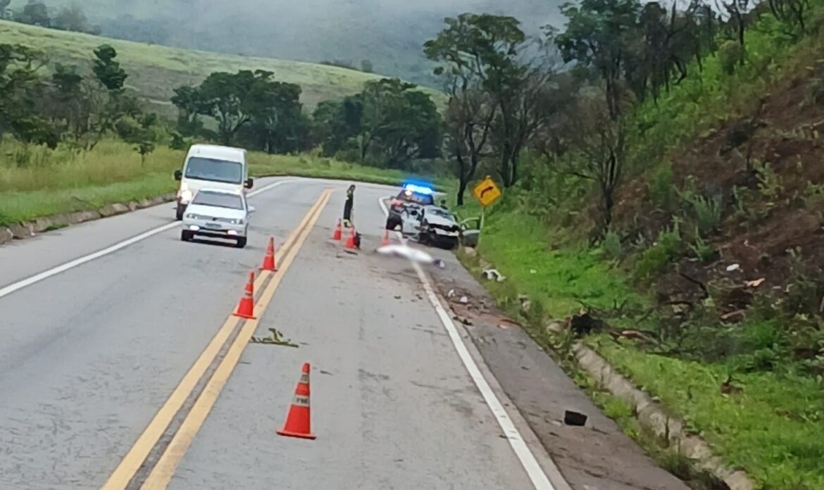 dois-homens-morrem-e-outro-fica-gravemente-ferido-em-capotamento-na-br-267