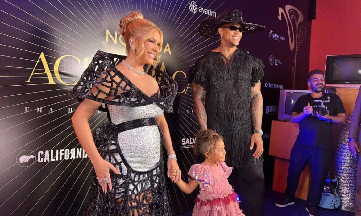 lore-improta-e-leo-santana-reunem-thaynara-og,-rita-batista-e-outros-famosos-na-‘noite-da-aclamacao’-em-salvador