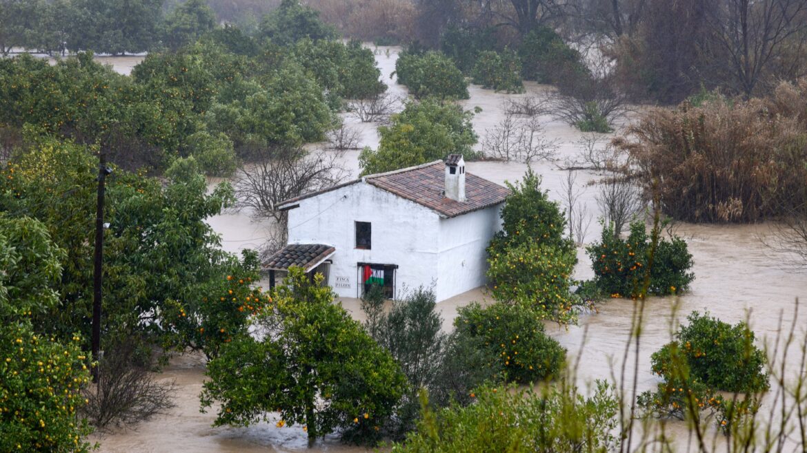 video:-cidade-fica-debaixo-d’agua-apos-passagem-de-tempestade-em-portugal