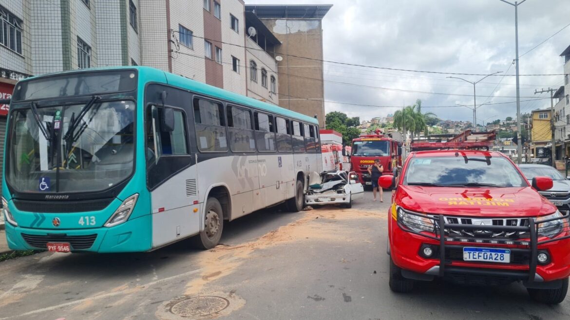batida-entre-carro-e-onibus-deixa-feridos-em-juiz-de-fora