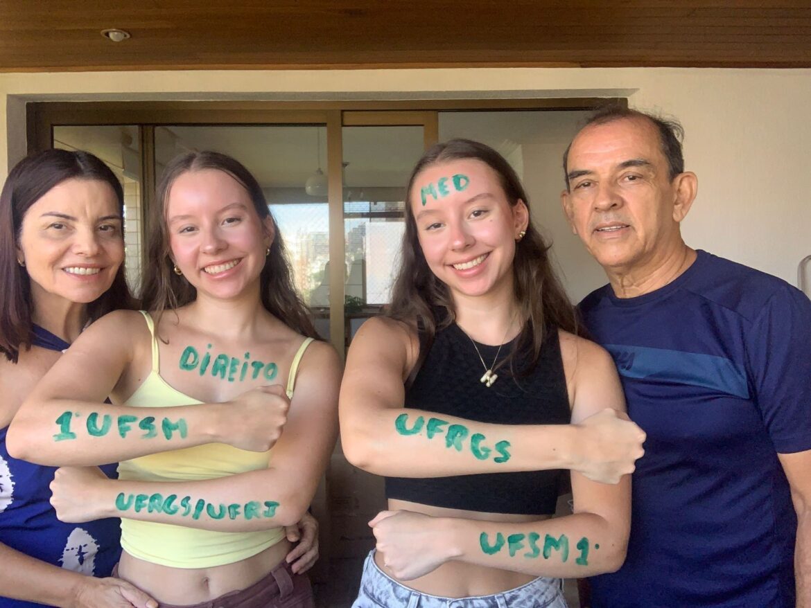 dobradinha-historica:-conheca-as-gemeas-que-conquistaram-o-1o-lugar-em-medicina-e-direito-pelo-pss-no-rs