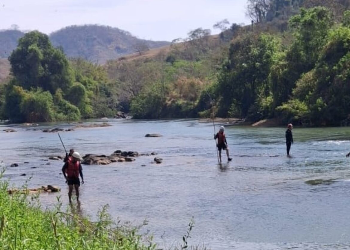 bombeiros-fazem-buscas-por-jovem-que-escorregou-e-se-afogou-em-cachoeira-em-astolfo-dutra