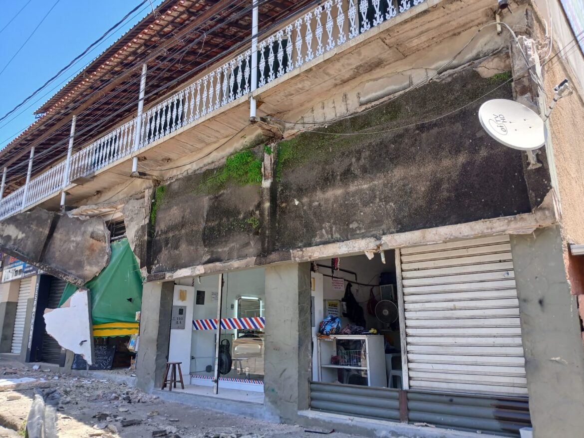 marquise-cai-no-bairro-benfica,-em-juiz-de-fora