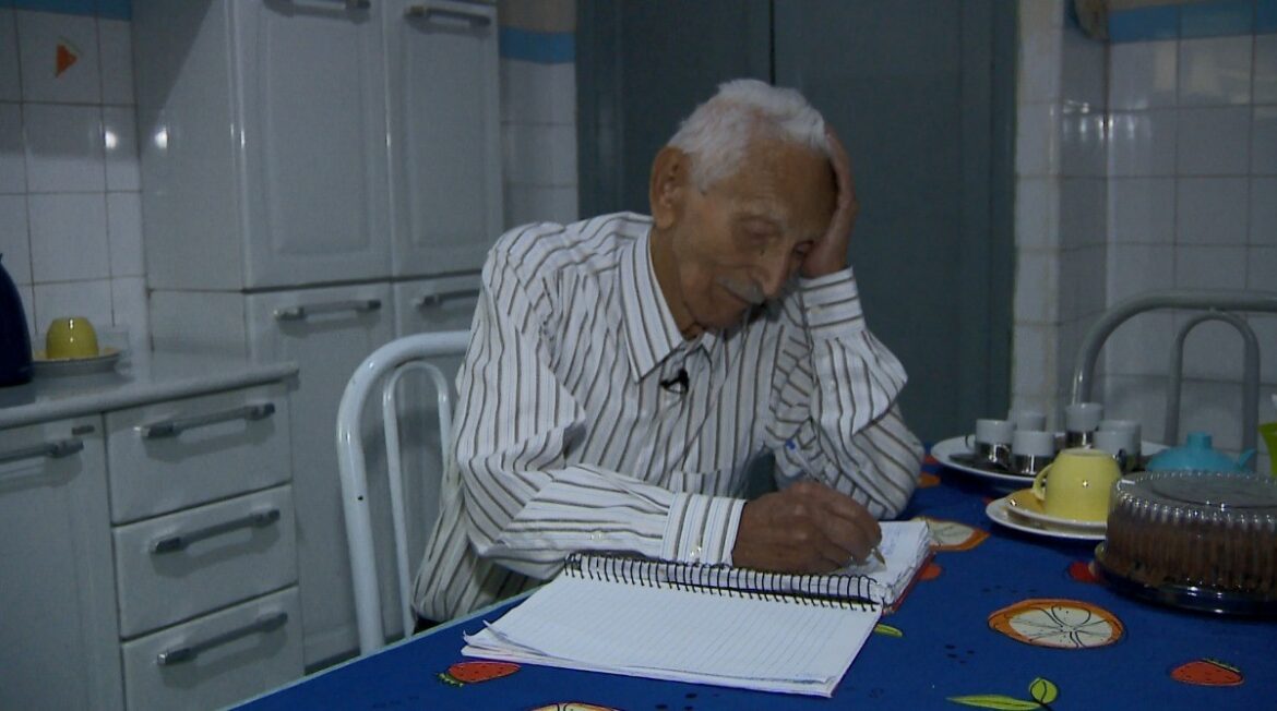 morre-aos-98-anos-idoso-que-alimentava-caderno-com-registros-pessoais-desde-a-adolescencia